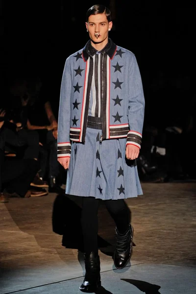 Look 22